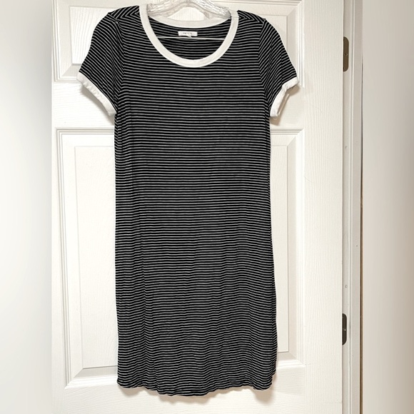 Maurice’s - Black with White Stripped T-Shirt Dress Size: Small - Picture 2 of 5